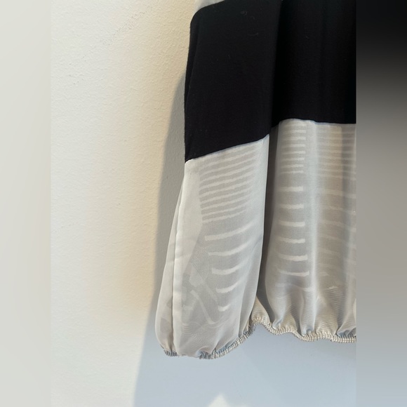 Mind Code black and white striped halter top, size Large - Picture 4 of 7